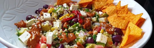 Rainbow Salad with Spicy Harissa Mayo (V)